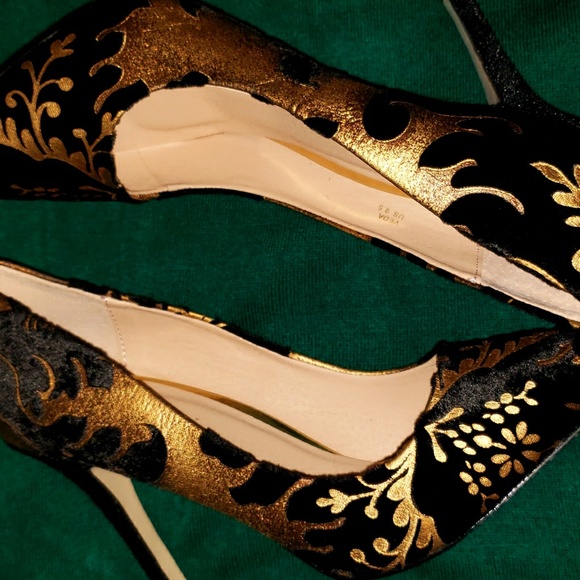 Shoes - Picture 6 of 8